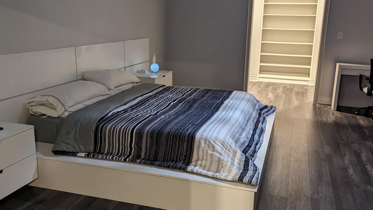 Grimsby House | Room Rental in Large Grimsby Home by the Lake
