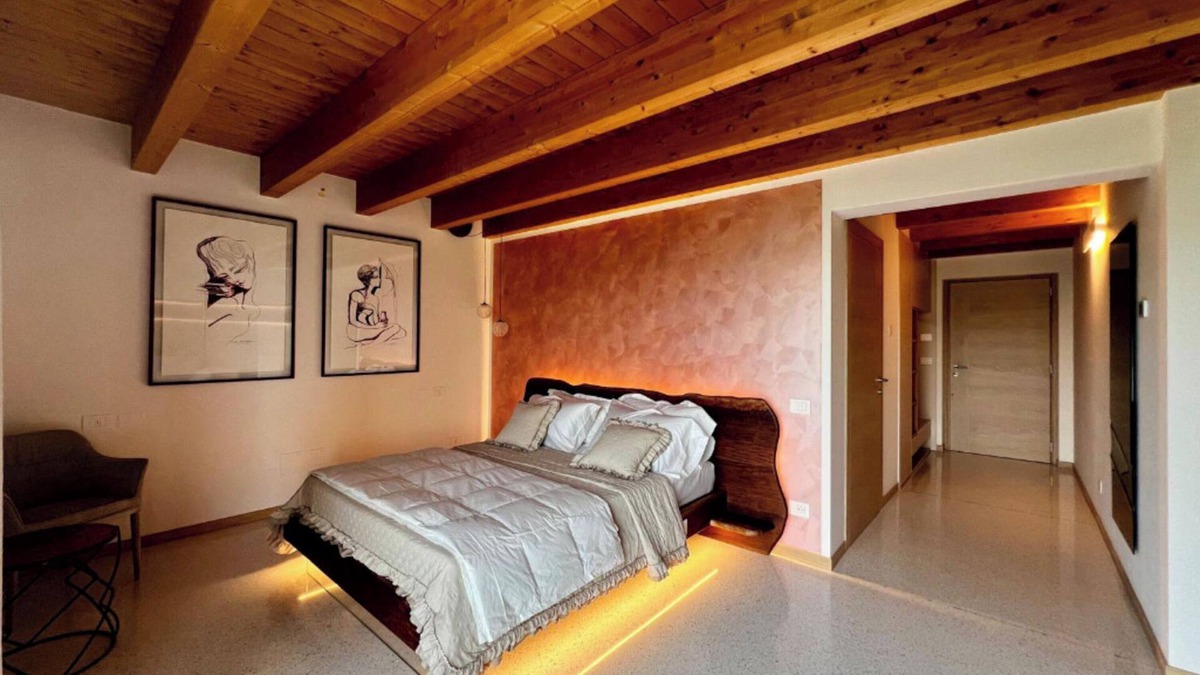 Lione Apartment | Room 'Ripasso' with Mountain View, Private Terrace and Wi-Fi