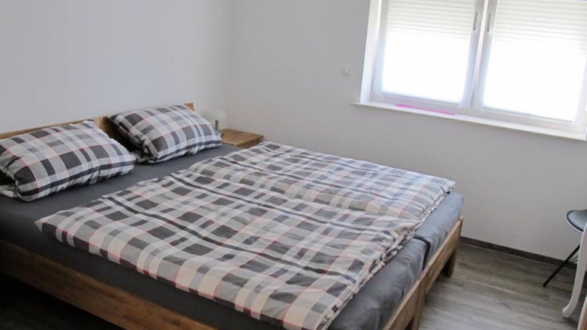 Angersbach Apartment | Room 'Ruhiges Zimmer 2' with Shared Terrace, Wi-Fi and Air Conditioning