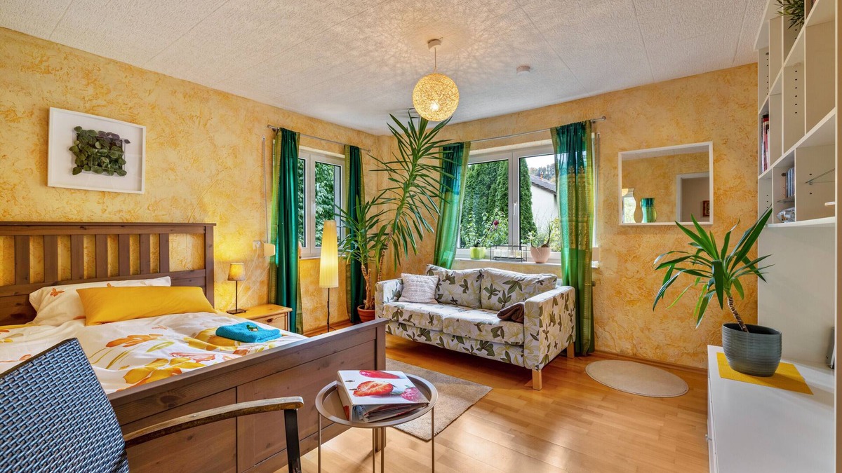 Ebingen Apartment | Room 'Schönes Zimmer Mit Eigenem Bad' with terrace and Wi-Fi