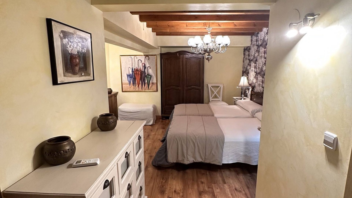 Lerin Apartment | Room 'Suite Las Cardelinas' with Mountain View, Wi-Fi and Air Conditioning