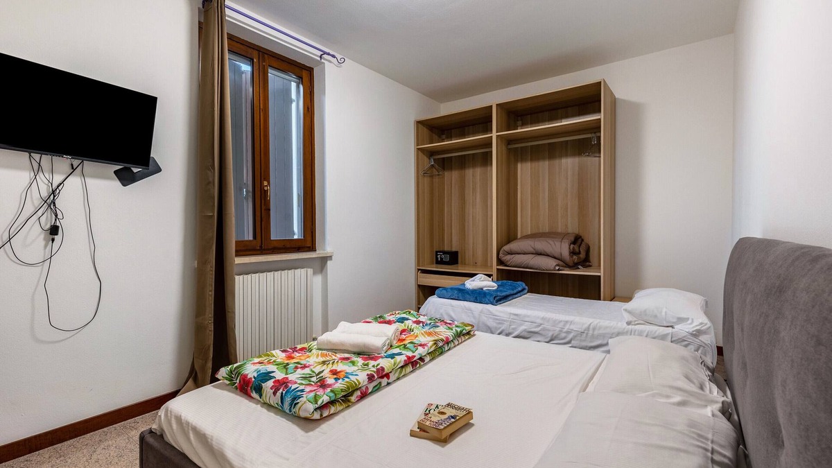 Pizzoletta Apartment | Room 'Tripla Basic' with Shared Terrace, Wi-Fi and Air Conditioning