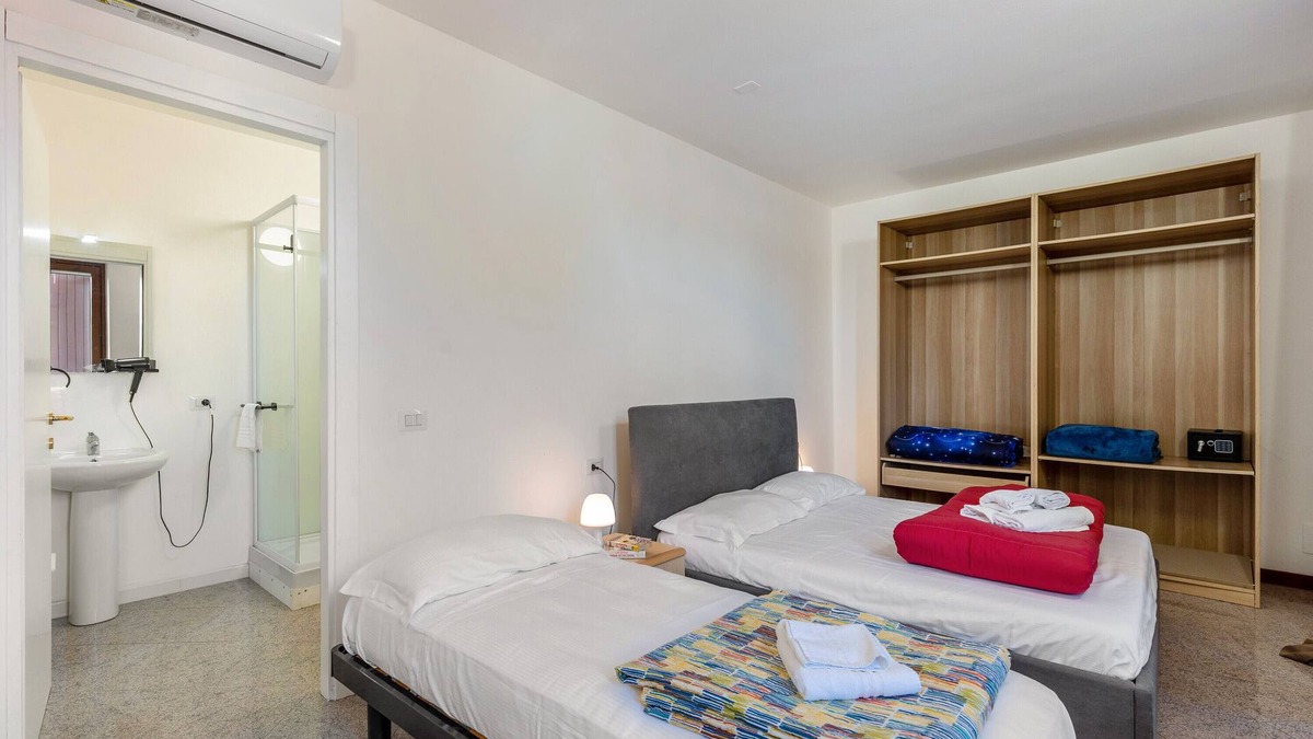 Pizzoletta Apartment | Room 'Tripla Con Balcone' with Shared Terrace, Wi-Fi and Air Conditioning