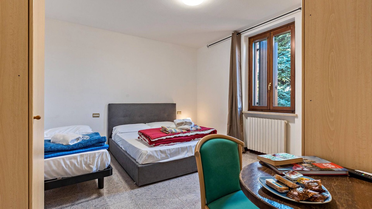 Pizzoletta Apartment | Room 'Tripla' with Shared Terrace, Wi-Fi and Air Conditioning