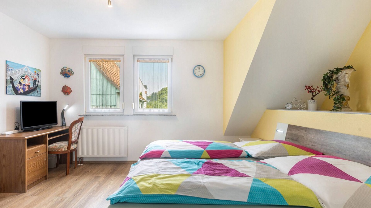 Birstein Apartment | Room 'Venedig' with Shared Terrace and Wi-Fi