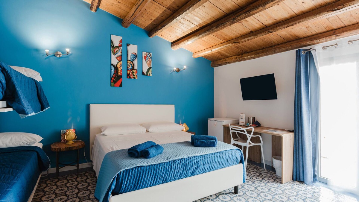 Montallegro Apartment | Room 'Vista Mare' with Balcony, Wi-Fi and Air Conditioning