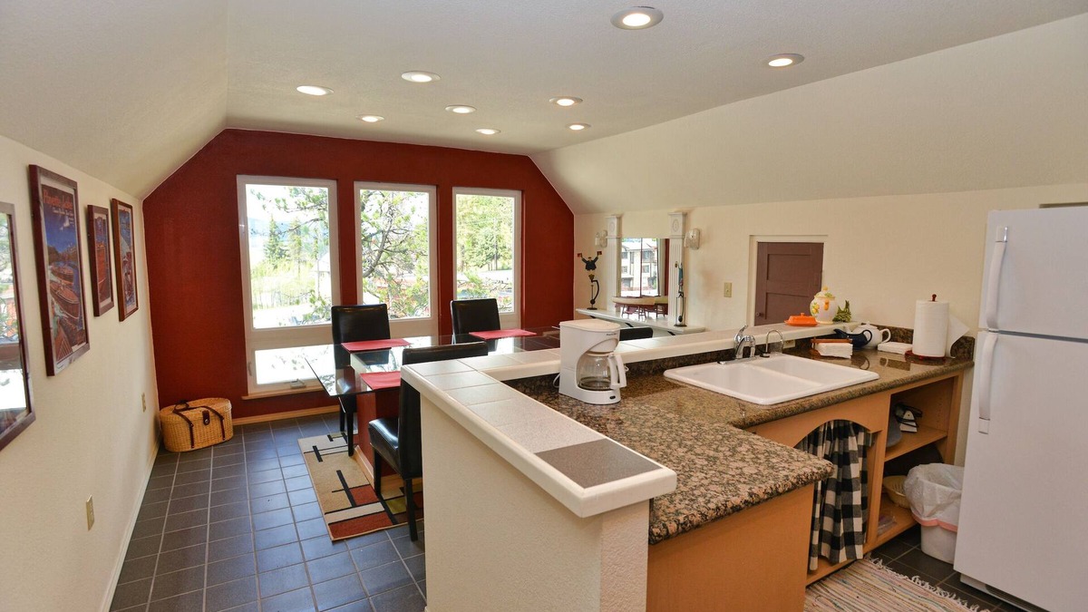 McCall House | Room with a View - Walk to Downtown Restaurants - Payette Lake - Shopping and Beach