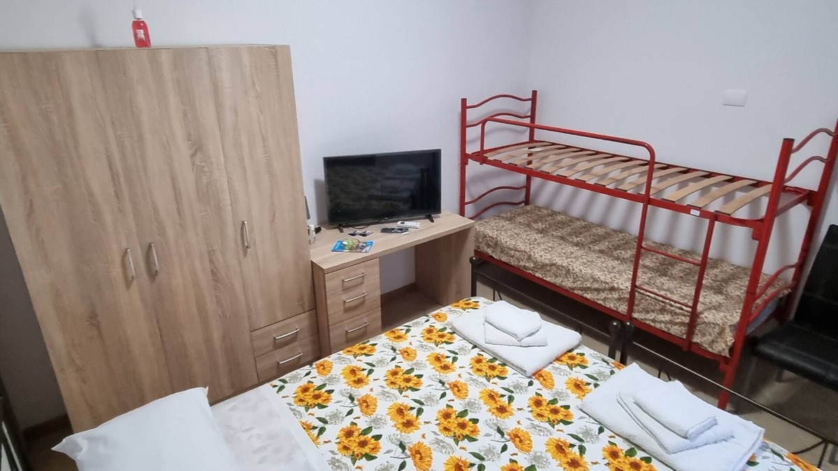 Palmi Villa | Room with breakfast included in cottage Holiday home in Palmi Pietrenere.