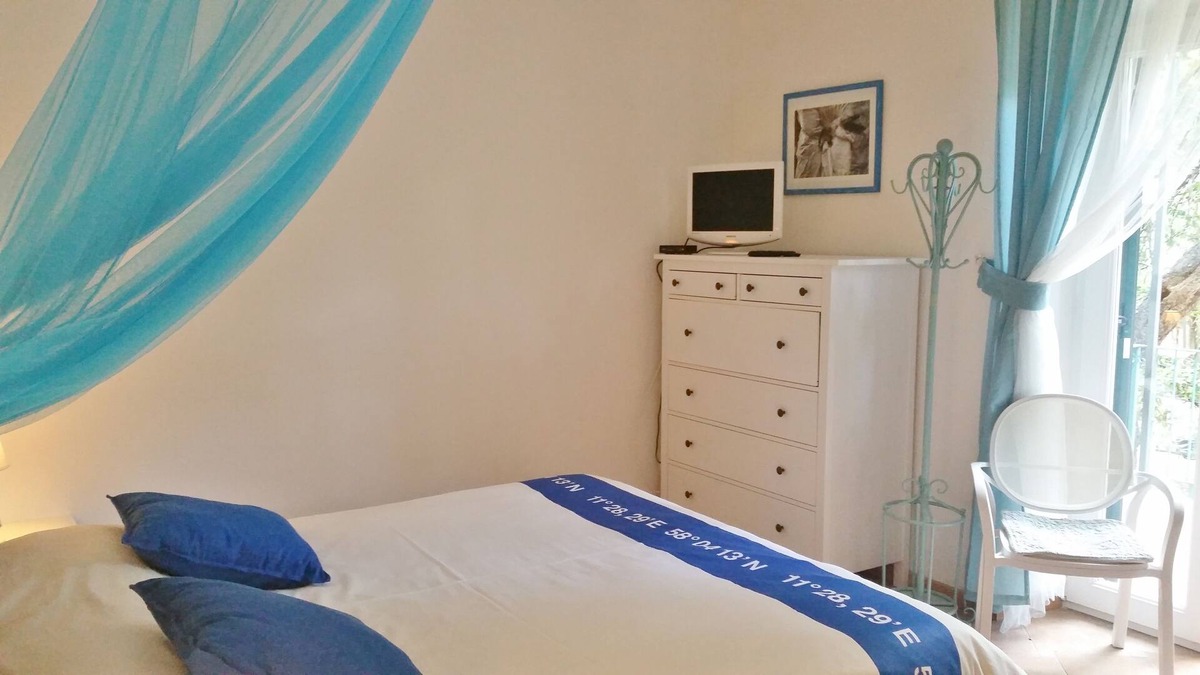 Tancau Sul Mare House | Room with independent entrance and bathroom, external kitchenette at 300 m from the sea