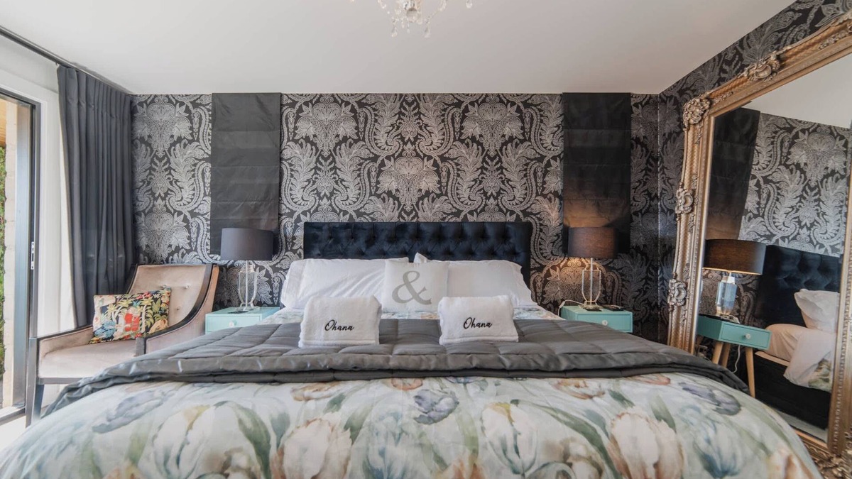 Lake Tekapo Apartment | Room with Lake and Mountain Views - Tekapo