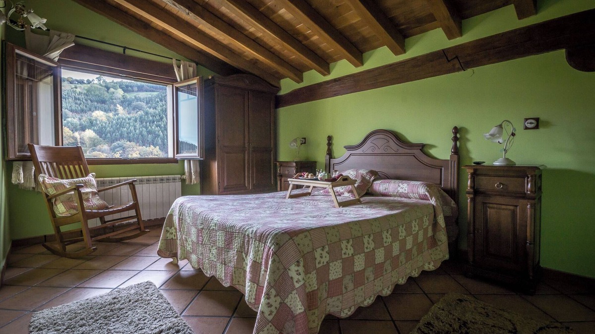 Valle de Carranza Apartment | Room with Mountain Views, Shared Garden, and Wi-Fi