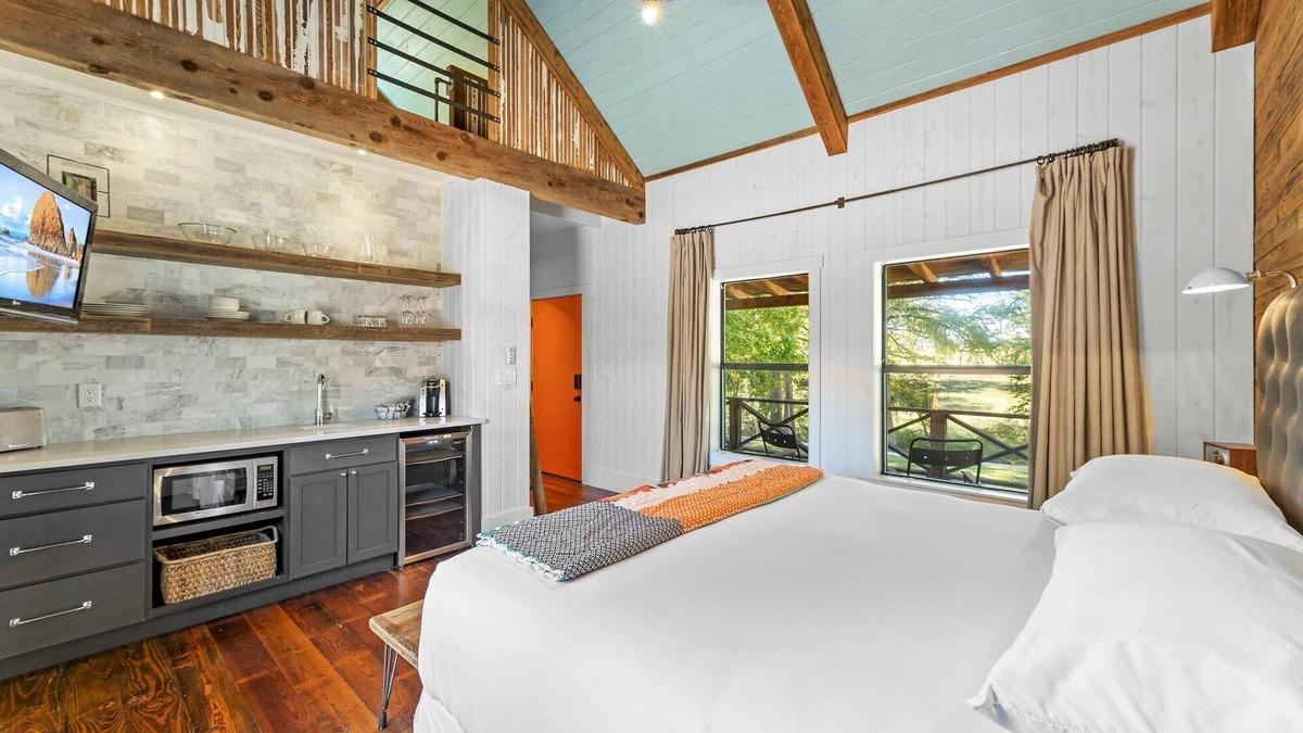 Comfort Cabin | Room with One King and Two Twin Beds, Private Patio with Creek View