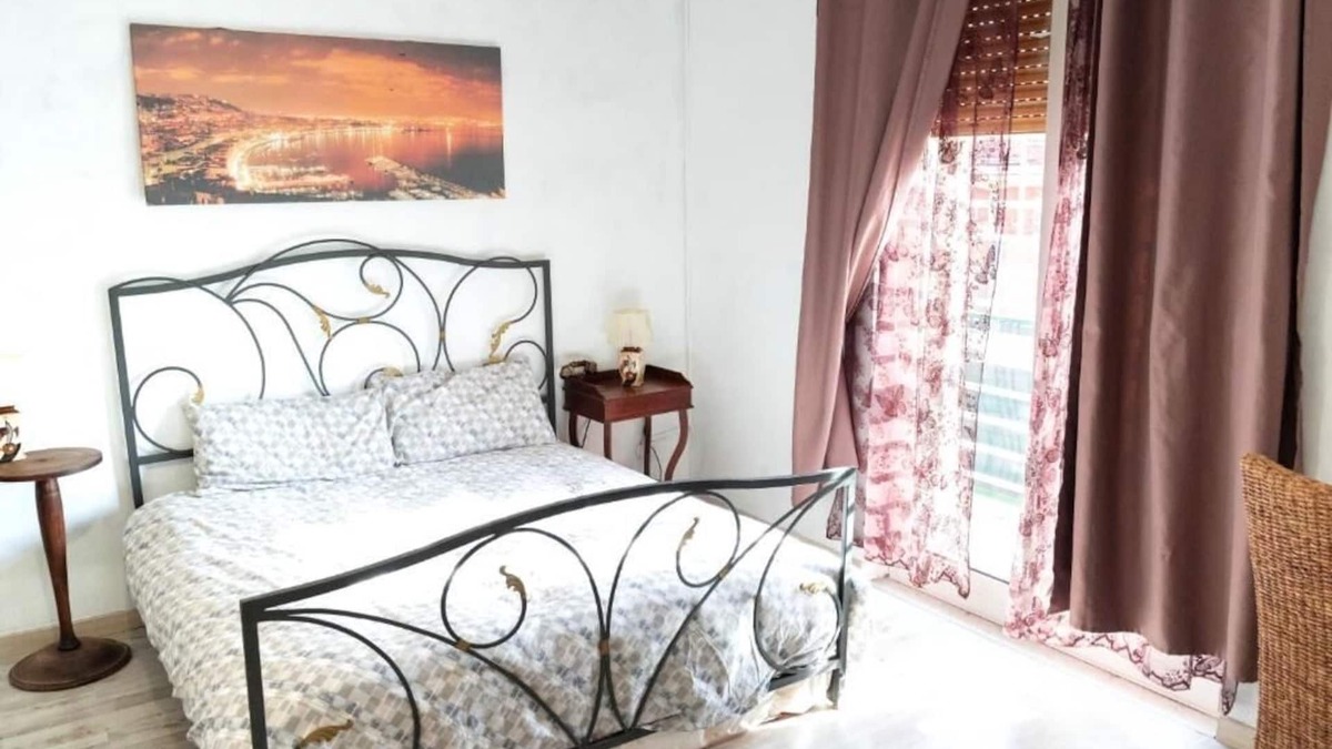 Secondigliano Apartment | Room with private bathroom - Brown