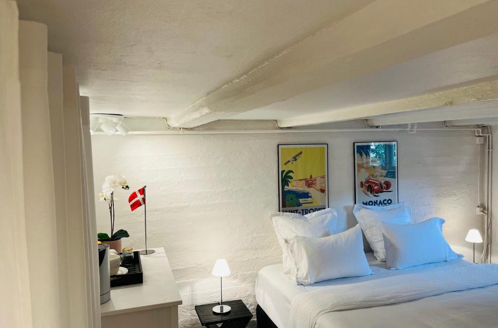Gentofte House | Room with private bathroom, 10-15 min to Copenhagen