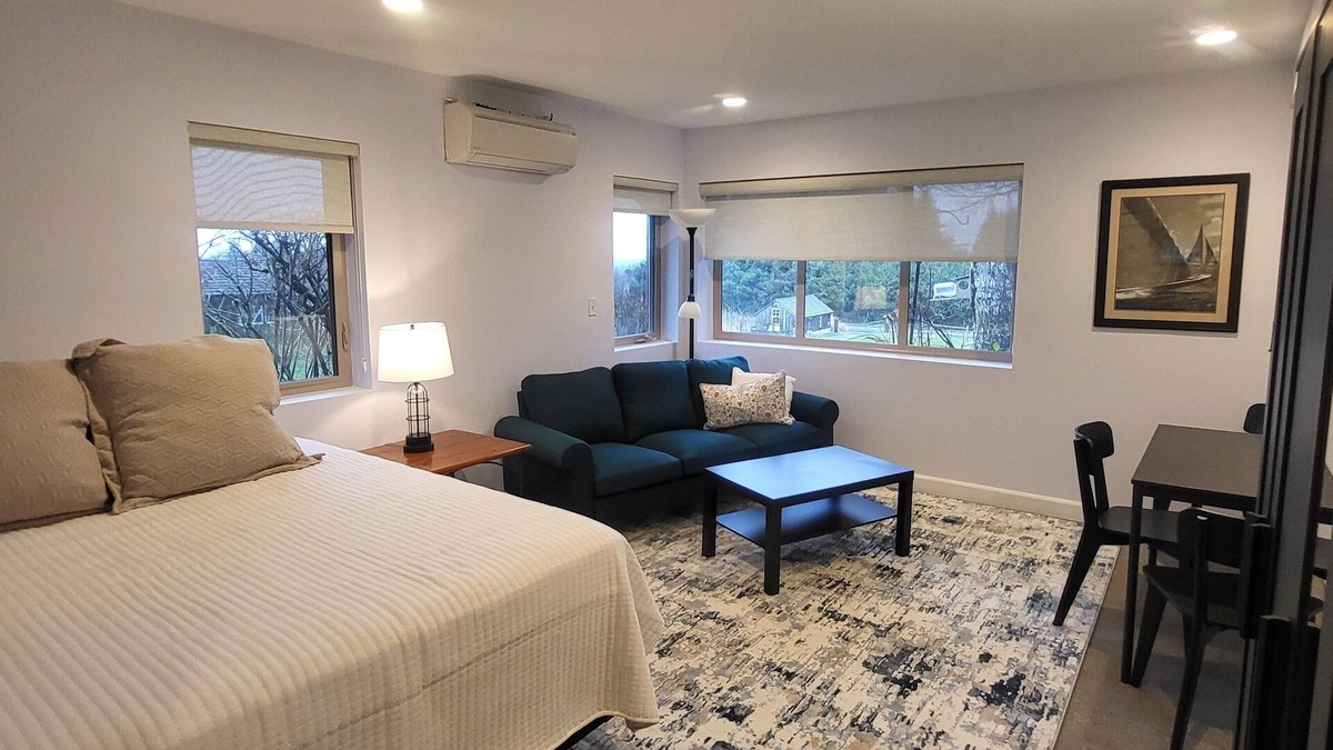 Bellingham Apartment | Room with private entrance, WiFi and AC in lovely Bellingham