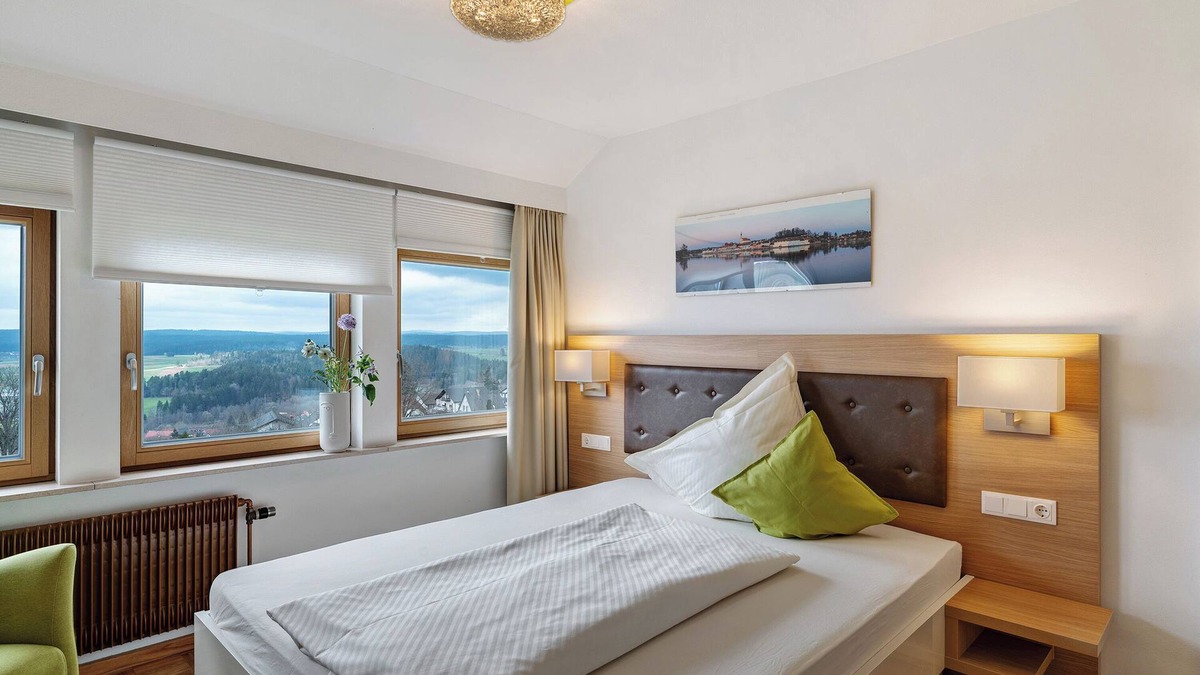 Hallwangen Apartment | Room 'Zimmer 5 Panoramablick' with Shared Terrace, Shared Garden and Wi-Fi