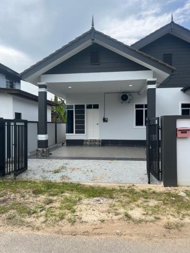 Kampung Kebor Air House | RooMa Village Homestay