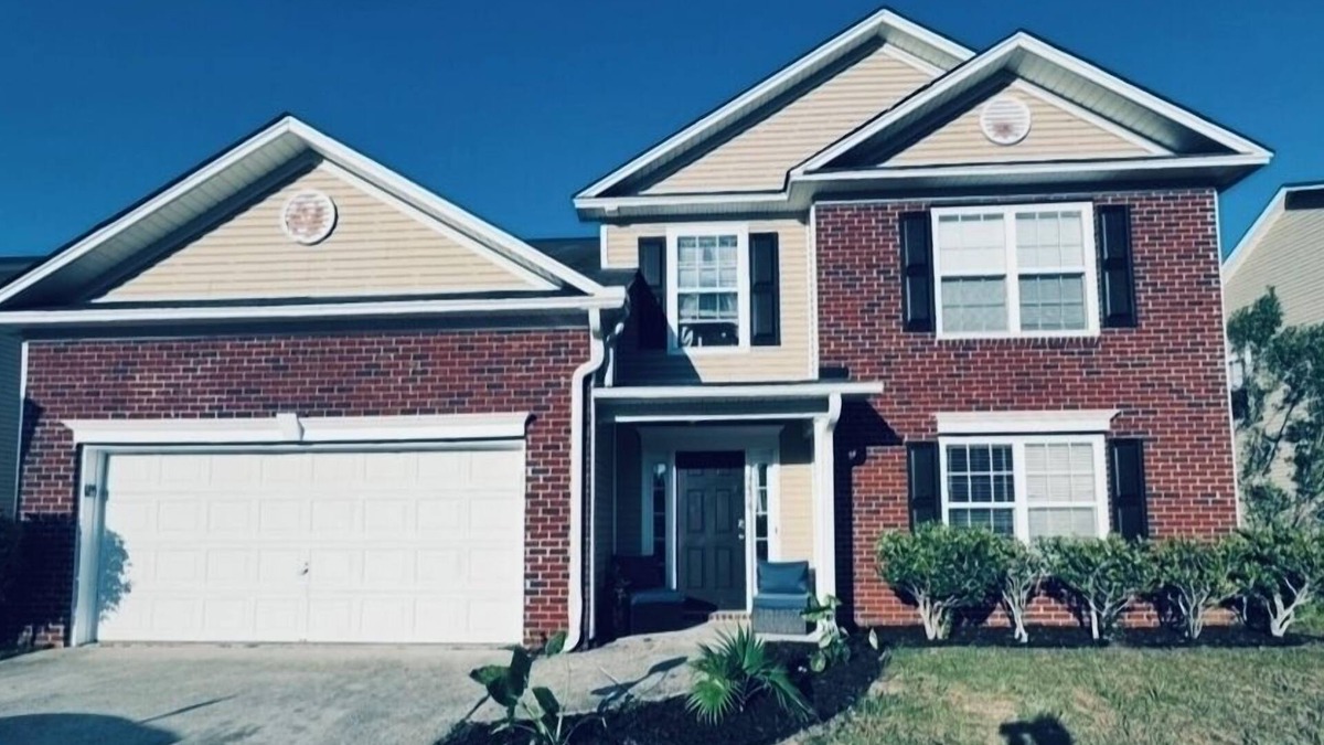 Ladson House | Roommate in shared home Queen bedroom furnitured