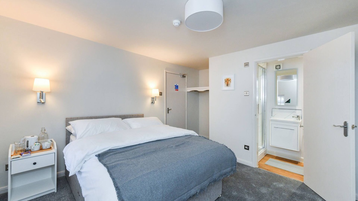 Newark House | Rooms at Rolleston