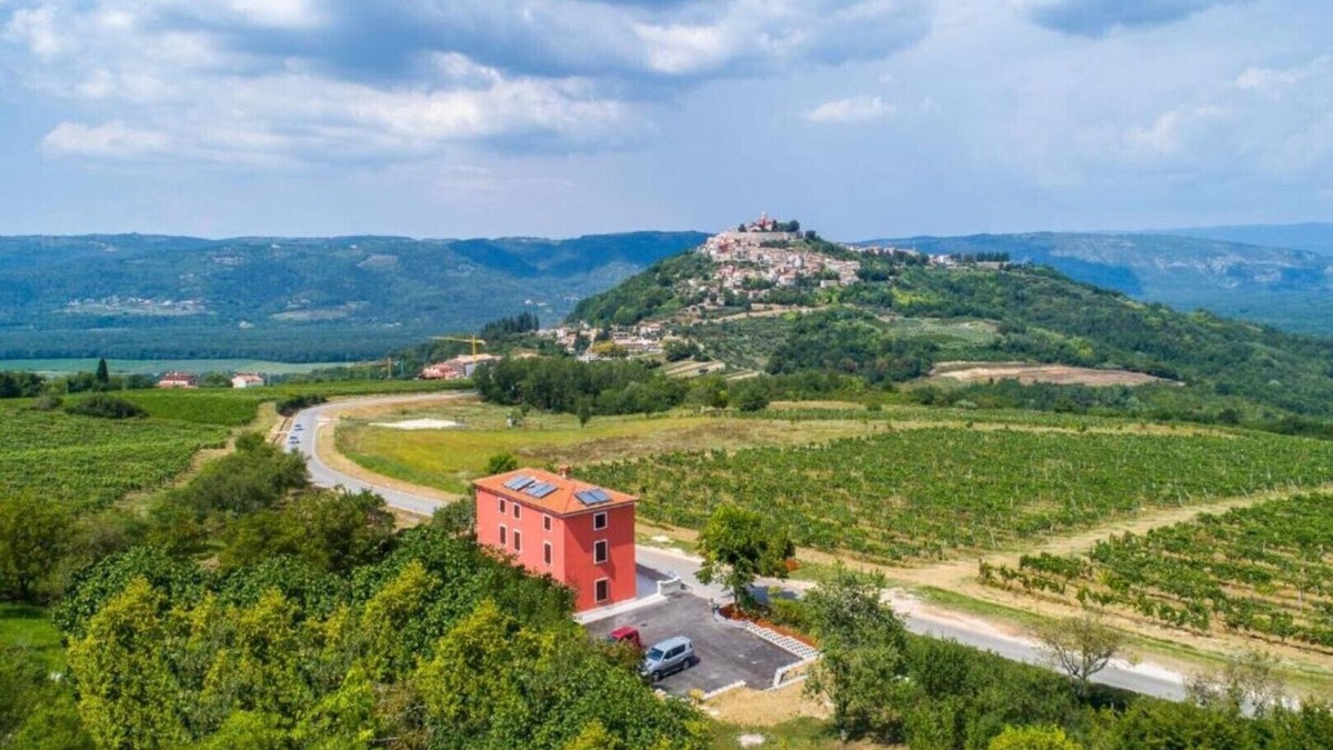 Motovun Apartment | Rooms Cassa d'Oro in Motovun central Istria/Room Borgonja for 2 persons in scenic Motovun