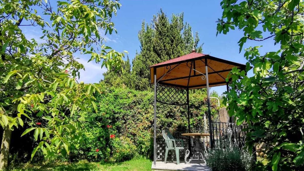 Fitero Apartment | Rooms in a cozy house with garden over 200 years old.