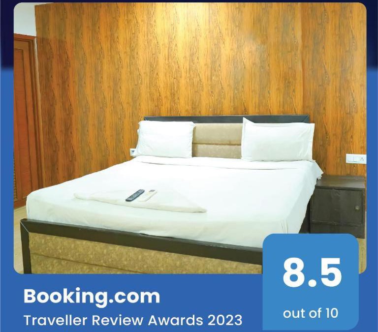 Indirapuram Hotel | Roomshala 115 Satguru Residency - Indrapuram
