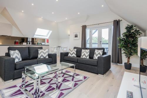 Surbiton Hill Apartment | Roomspace Serviced Apartments- Lyons House