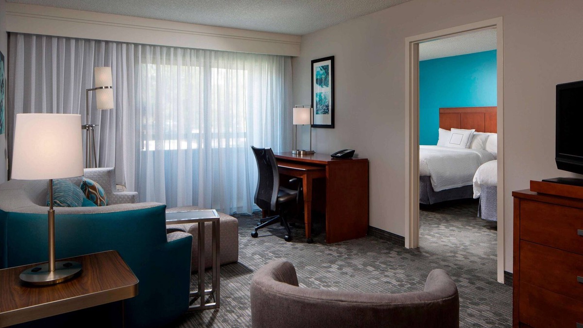 Boca Raton Hotel | Roomy 1BR Suite w/Heated Pool, Breakfast & Pet-Friendly Amenities Await