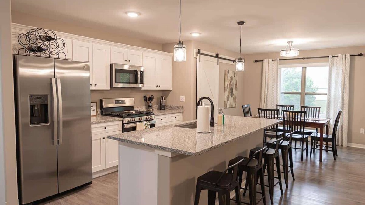 Loves Park Condo | Roomy 3 Bedroom condo with King Master in Loves Park just a short drive to Rock Cut State Park!