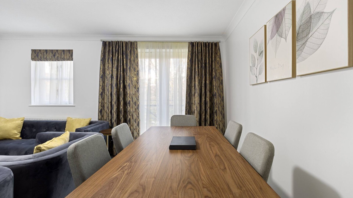 Hale Apartment | Roomy 3 bedroom house, 2 baths Mill Hill