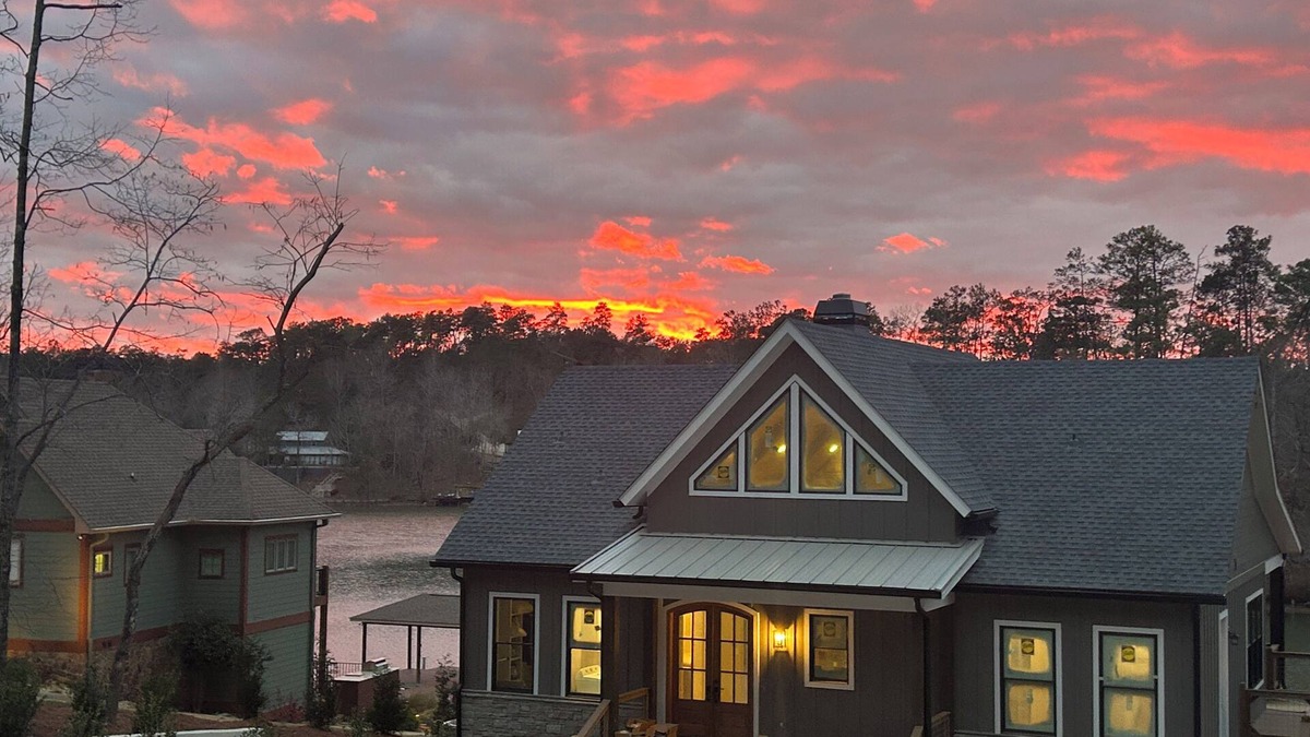 Dadeville House | Roomy 5 bedroom lake house tucked in a private deep water cove on Lake Martin.