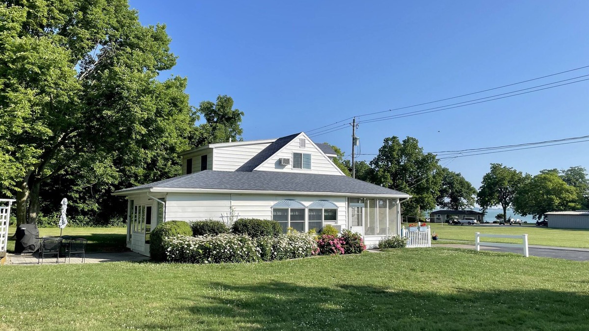 Put-in-Bay House | Roomy and comfortable 4 Bedroom, 3 Bath Island Home, Sleeps 10, Lake View