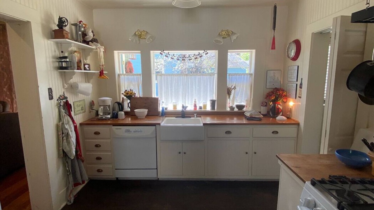 McCloud House | Roomy and fabulous home in the heart of historic Downtown McCloud!