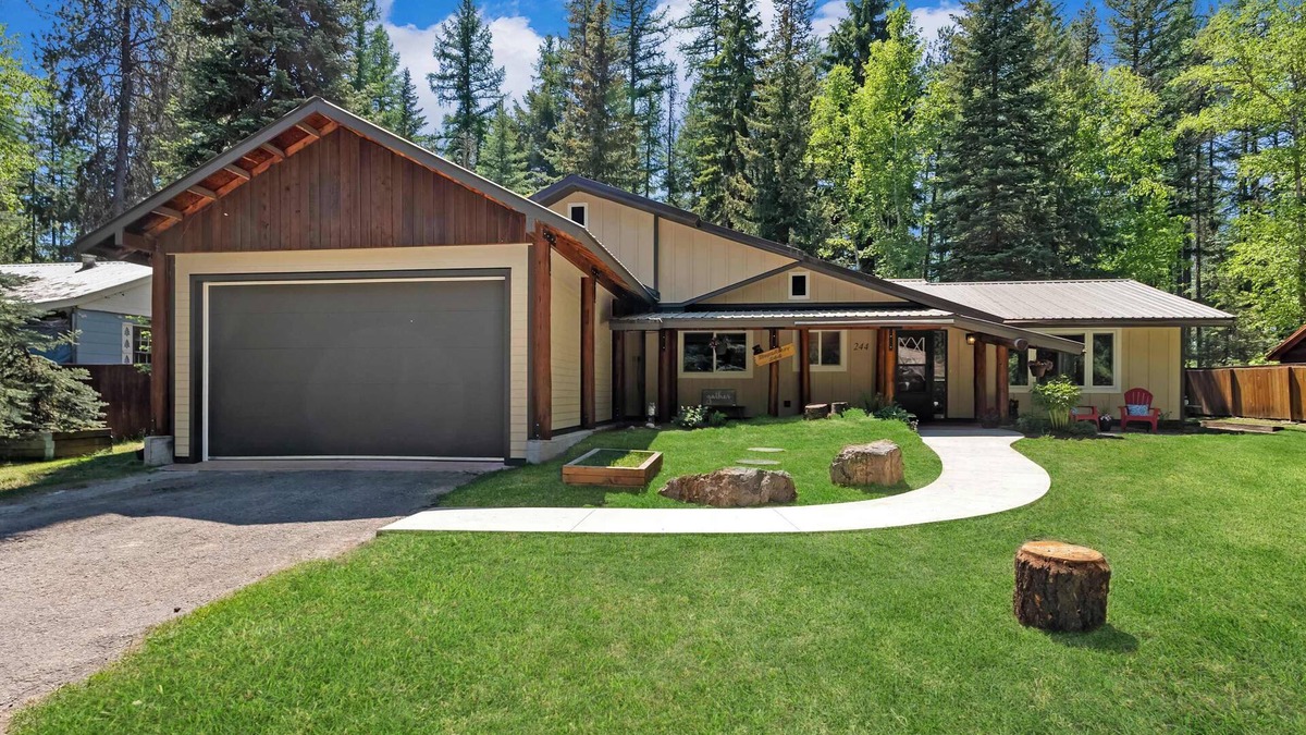 West Glacier Cabin | Roomy Cabin in West Glacier Village