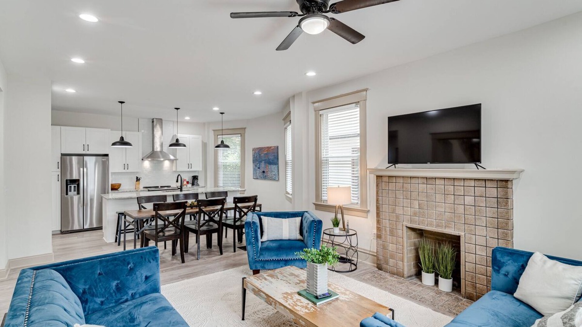 Mount Auburn House | ROOMY, COMFY, and CONVENIENT Historical Home