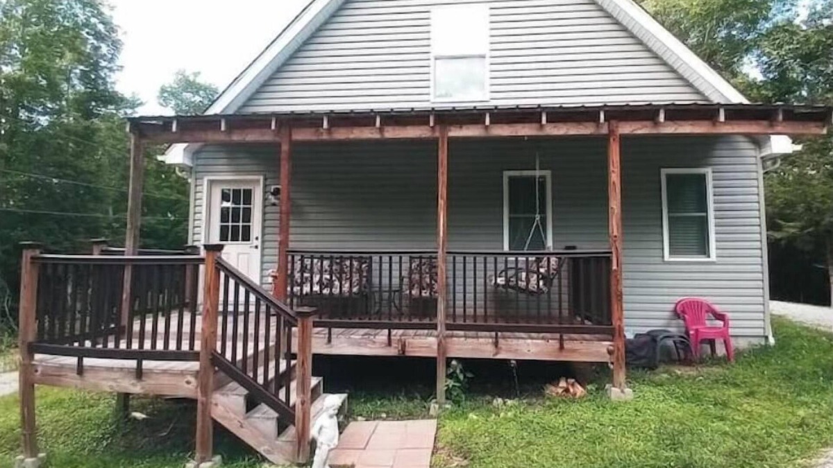 Canvas House | Roomy House on 2 private acres above the cliffs at Summersville Lakenn