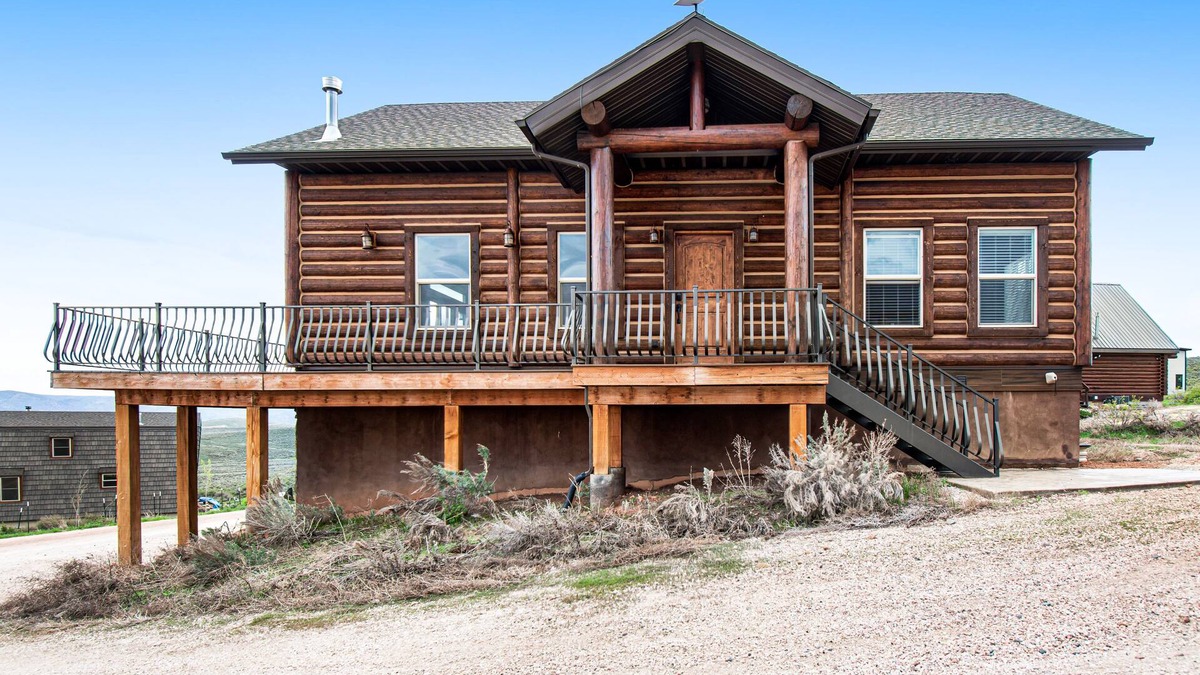 Sweetwater House | Roomy mountain & lake view home with large deck, fireplace, & W/D - dog-friendly