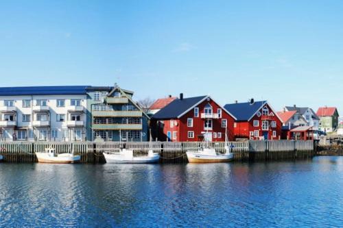 Henningsvaer Apartment | Rorbu Suite with sauna and steam. Henningsvær
