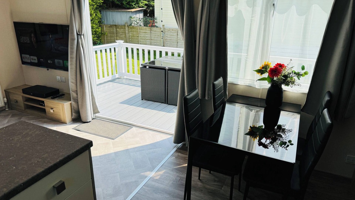 Wimborne House | Rosa - Bournemouth Holiday Home