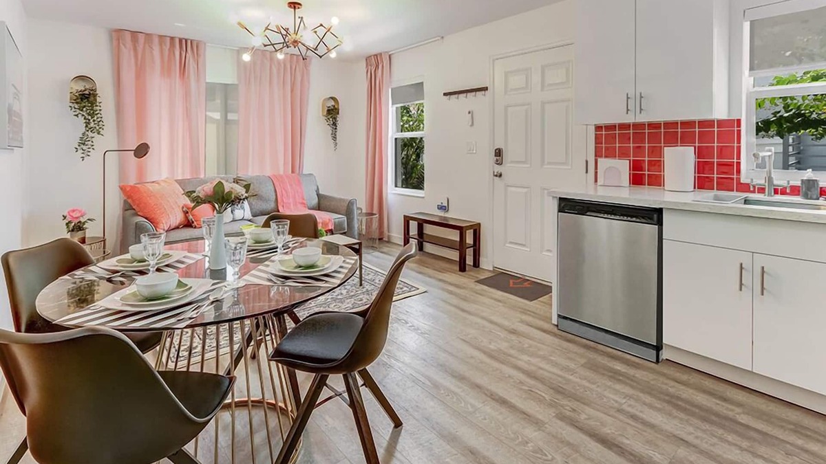 Highland Garden Apartment | Rosa: Casita Near Beach & Gym Access