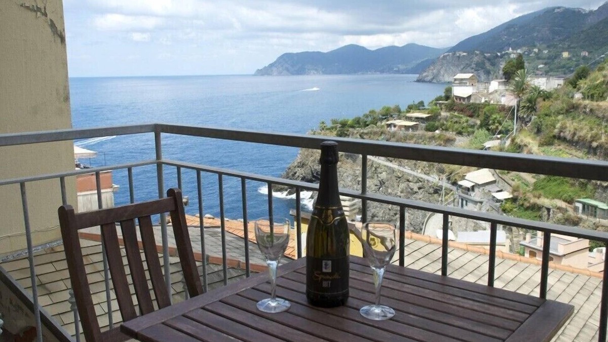 Manarola Apartment | Rosa di Mare Apartment - balcony wonderful sea view - wash machine - AC