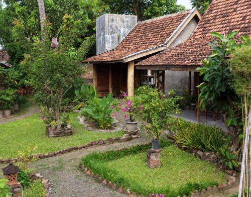 Sunberanjar House | Rosa's Ecolodge - Traditional Homestay
