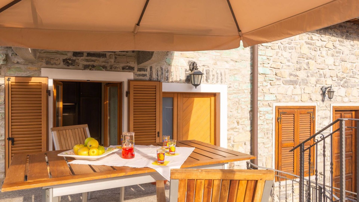 Gittana House | Rosa (VNA205) by Interhome
