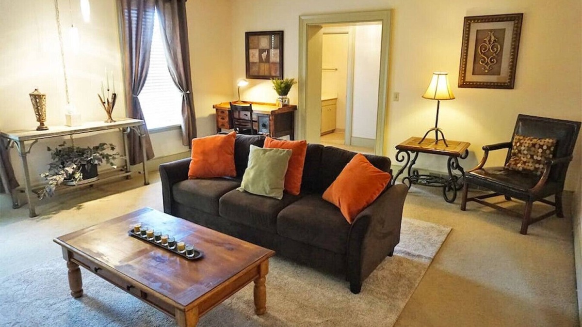 Coshocton Apartment | Roscoe Retreat in Heart of Historic Roscoe Village