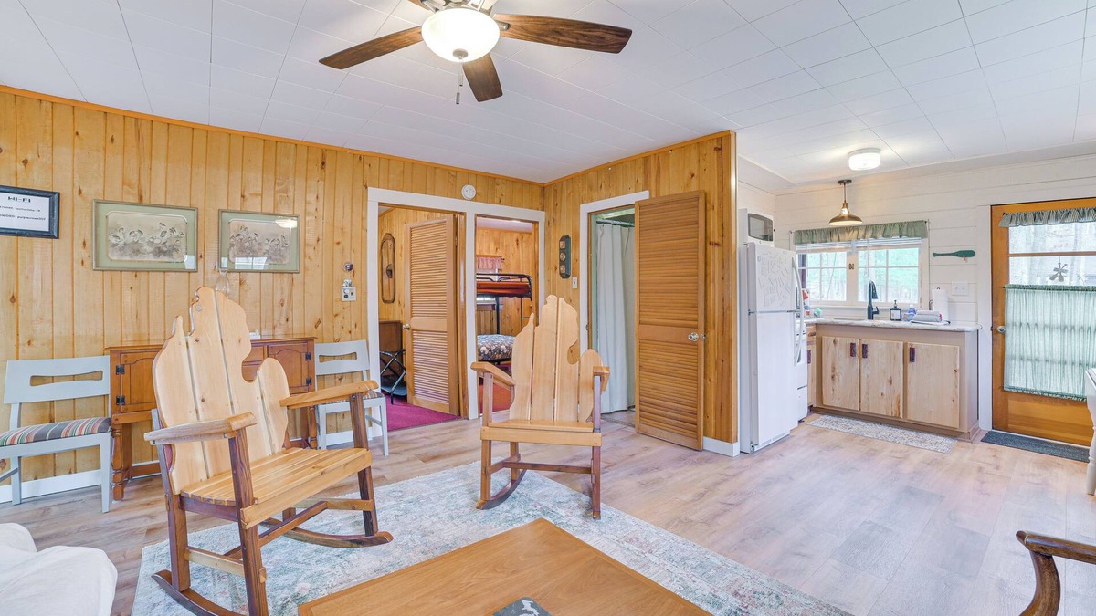 Higgins Lake Cabin | Roscommon Cabin < Half-Mi to Higgins Lake!