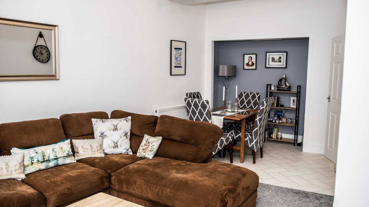 Ayr Apartment | Rose Apartment 2-Bed Apt, Sleeps 4 Town Centre Ayr