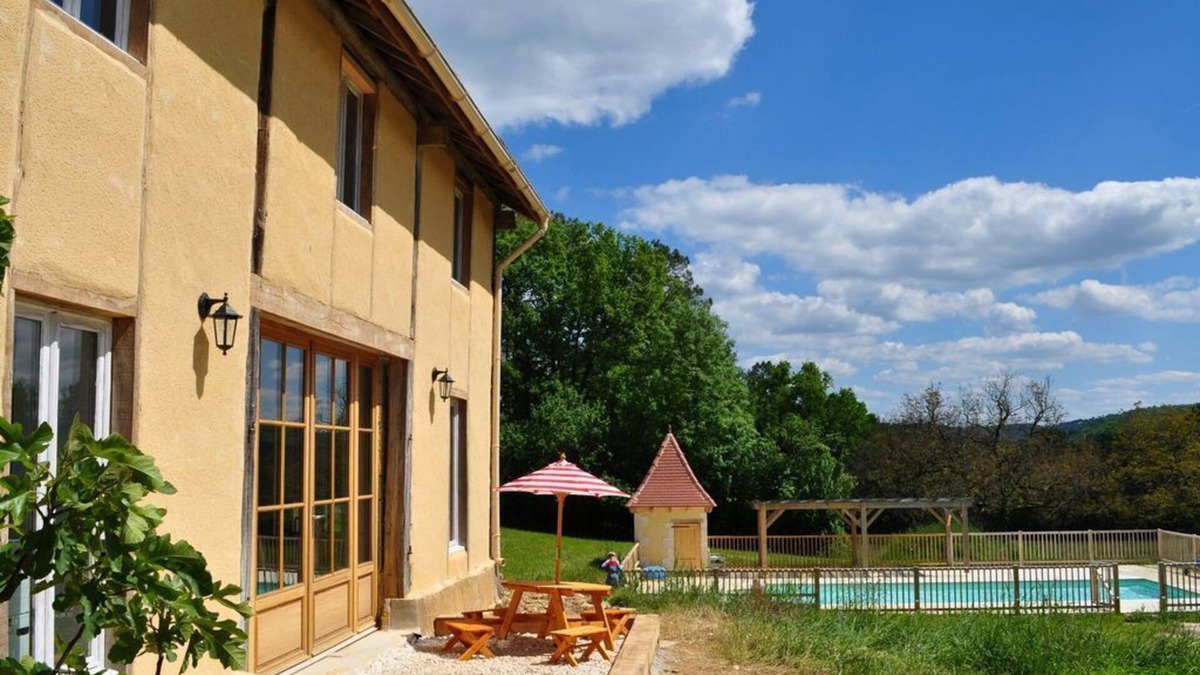 Saint-Pompont House | * Rose Barn * Dordogne. Child Friendly Holidays. Heated Pool. Gite.