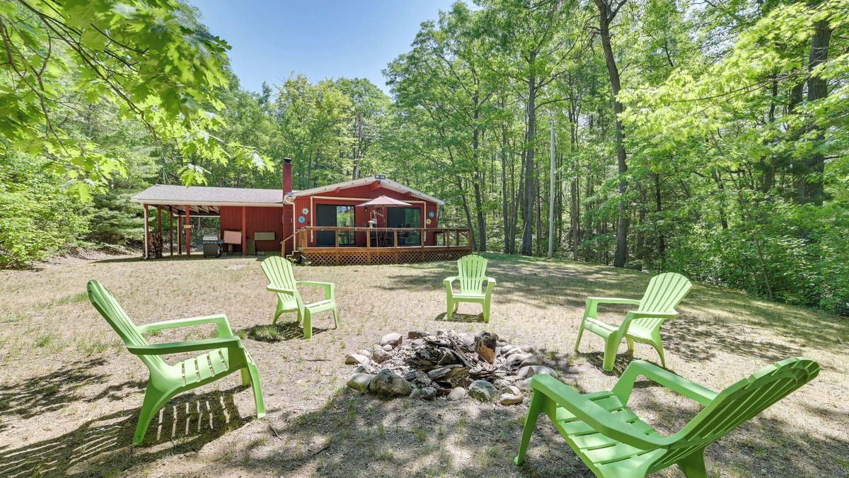 Rose City Cabin | Rose City Cabin w/Fire Pit & Lake Access