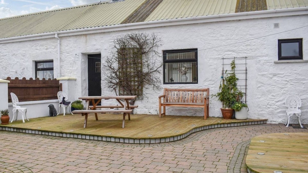 Donaghadee Cottage | Rose Cottage Captivating 1-Bed Cottage in Bangor