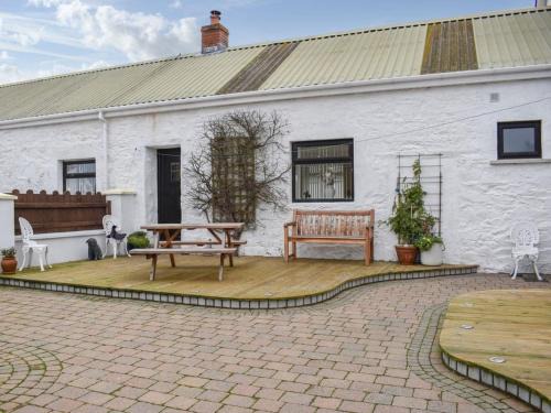 Donaghadee House | Rose Cottage Captivating 1-Bed Cottage in Bangor